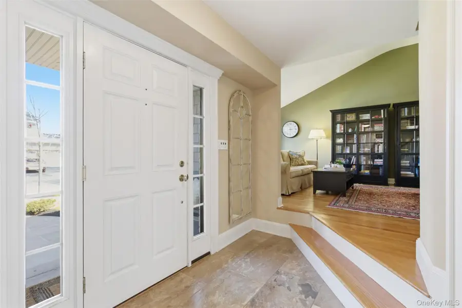 6 Oneonta Court, Centerport, NY 11721 - #3