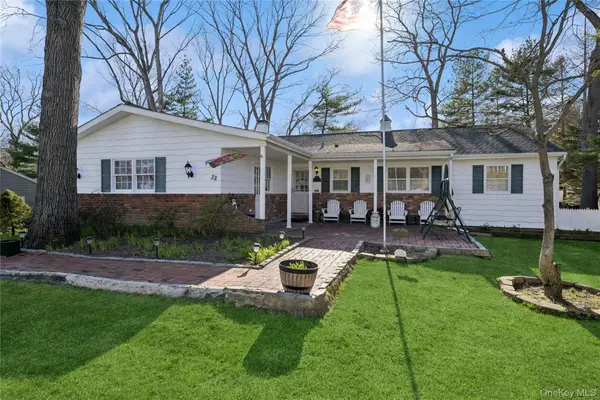 32 Derby Place, Smithtown, NY 11787