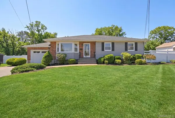 80 W Walnut Street, Farmingdale, NY 11735