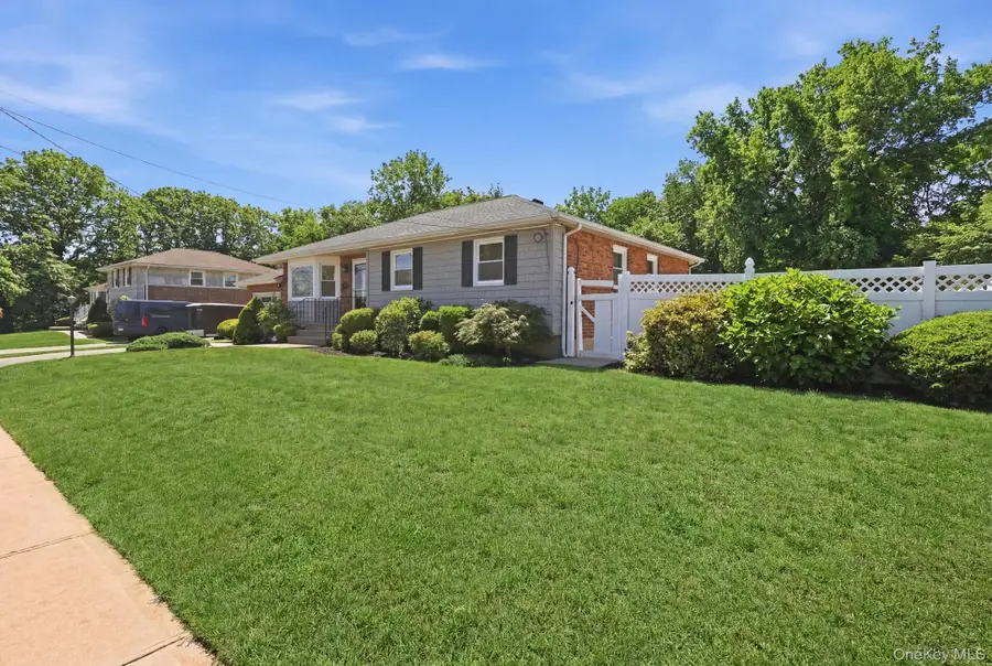 80 W Walnut Street, Farmingdale, NY 11735 - #3