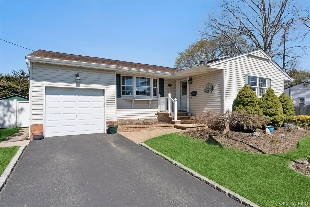 189 N Iowa Avenue, Massapequa, NY 11758 - #1