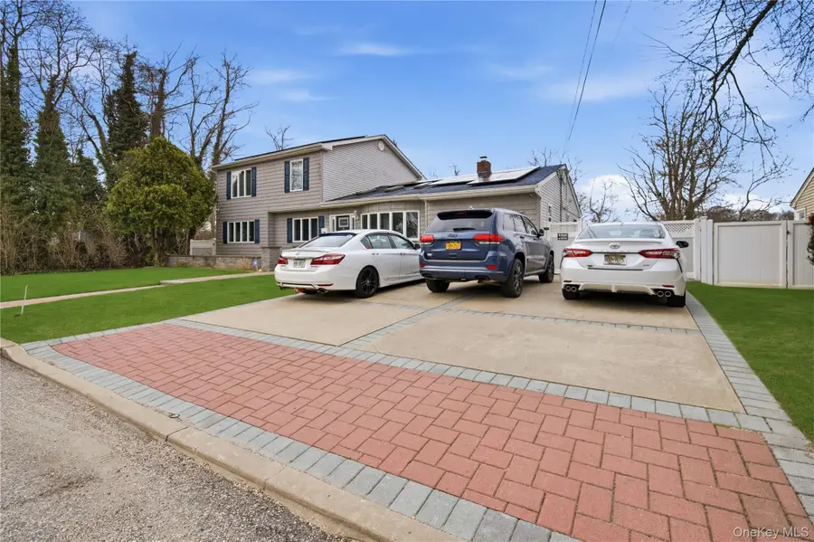 32 Landscape Drive, Wheatley Heights, NY 11798 - #3