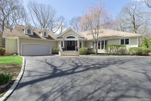 41 Landing Meadow Road, Smithtown, NY 11787