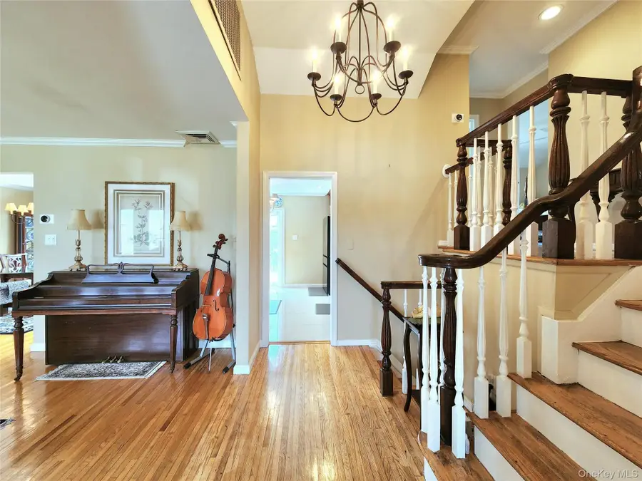 7 Market Drive, Syosset, NY 11791 - #3