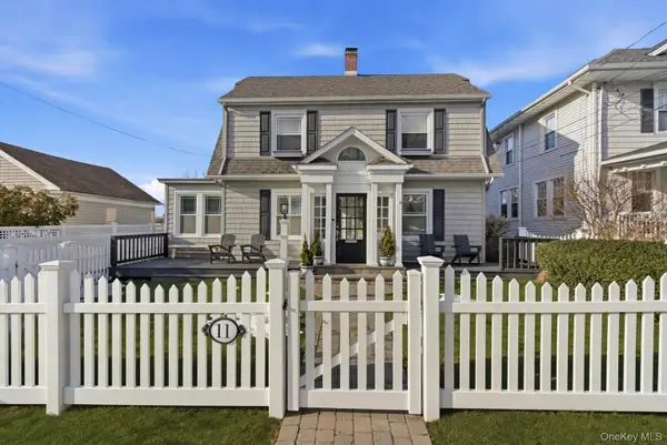 11 Oakland Street, Huntington, NY 11743