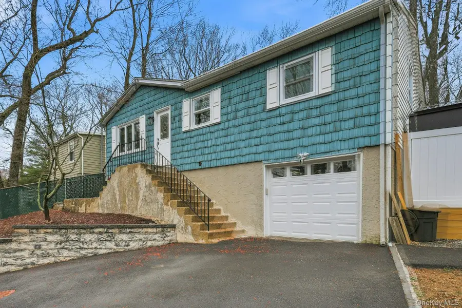 5 Orient Road, Sound Beach, NY 11789 - #2