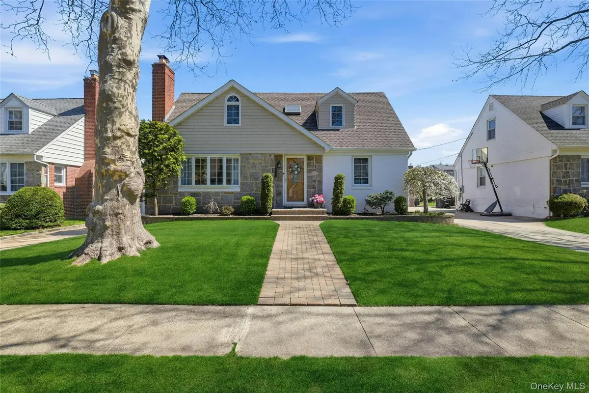 43 Beechwood Lane, New Hyde Park, NY 11040 - #1