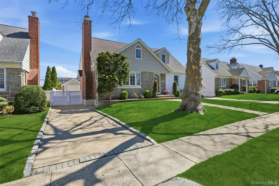 43 Beechwood Lane, New Hyde Park, NY 11040 - #3