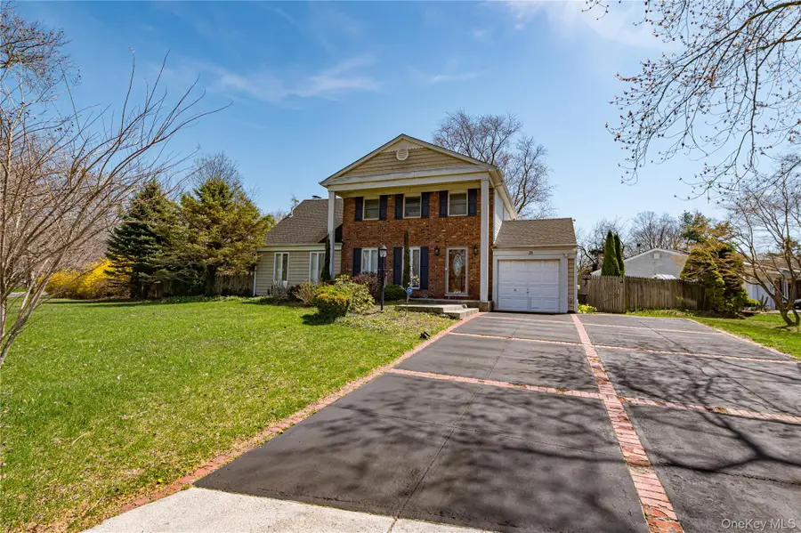 28 Barnsley Crescent, Mount Sinai, NY 11766 - #2