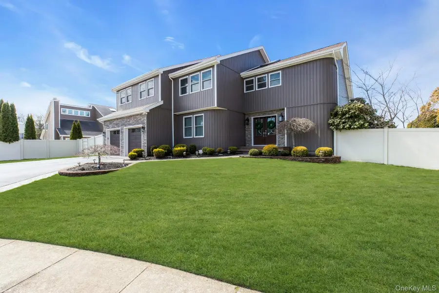 18 Daisy Court, Farmingdale, NY 11735 - #2