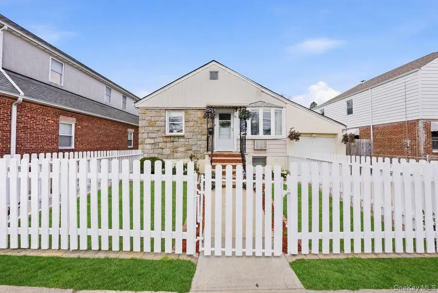 75 Woodlawn Avenue, Yonkers, NY 10704 - #3