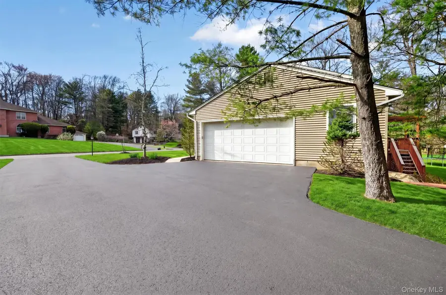 6 Amanda Court, Airmont, NY 10952 - #3