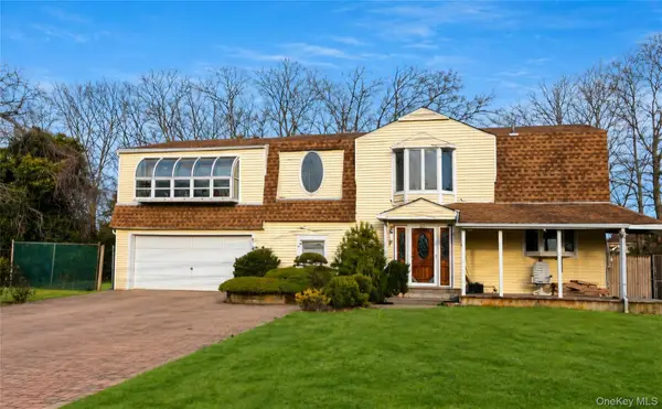99 Wexford Drive, Oakdale, NY 11769
