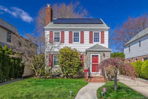 107 Acorn Way, Malverne, NY 11565