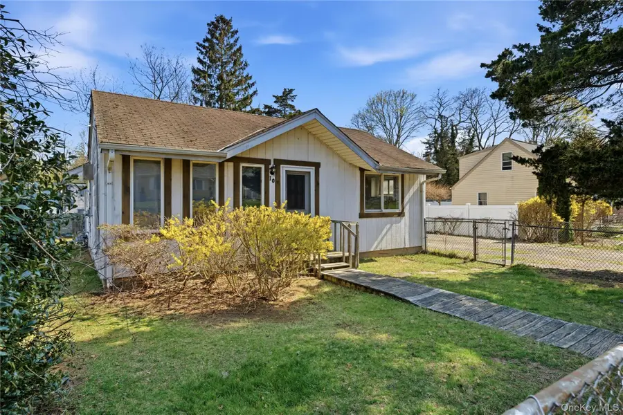 10 Howe Street, Huntington Station, NY 11746 - #2