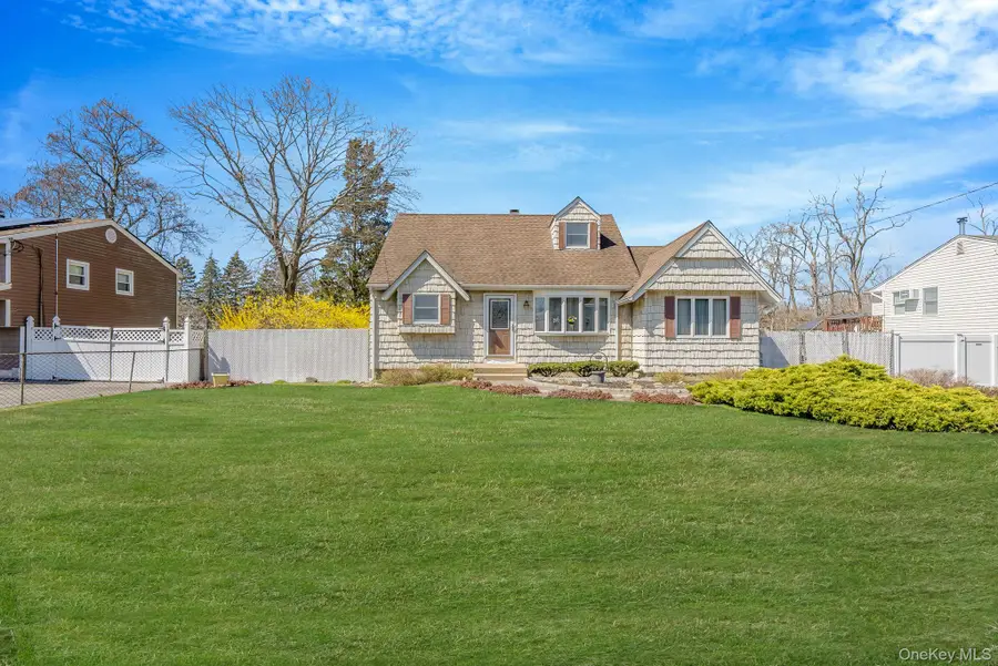 842 Greenlawn Avenue, Islip Terrace, NY 11752 - #2