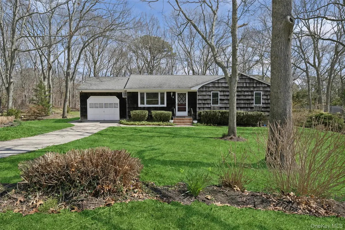 4 Columbine Avenue S, Hampton Bays, NY 11946 - #1