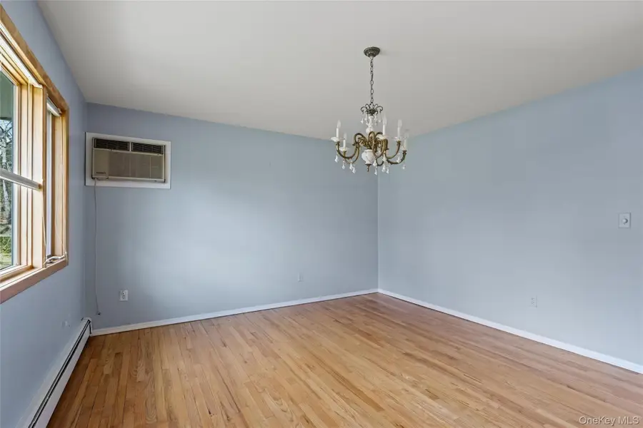 4 Columbine Avenue S, Hampton Bays, NY 11946 - #3