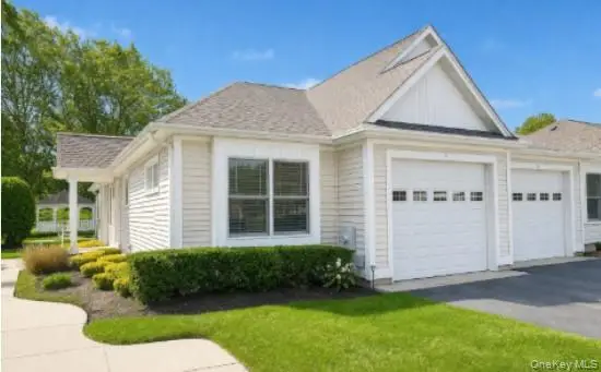 5 White Oak Court #5, Coram, NY 11727