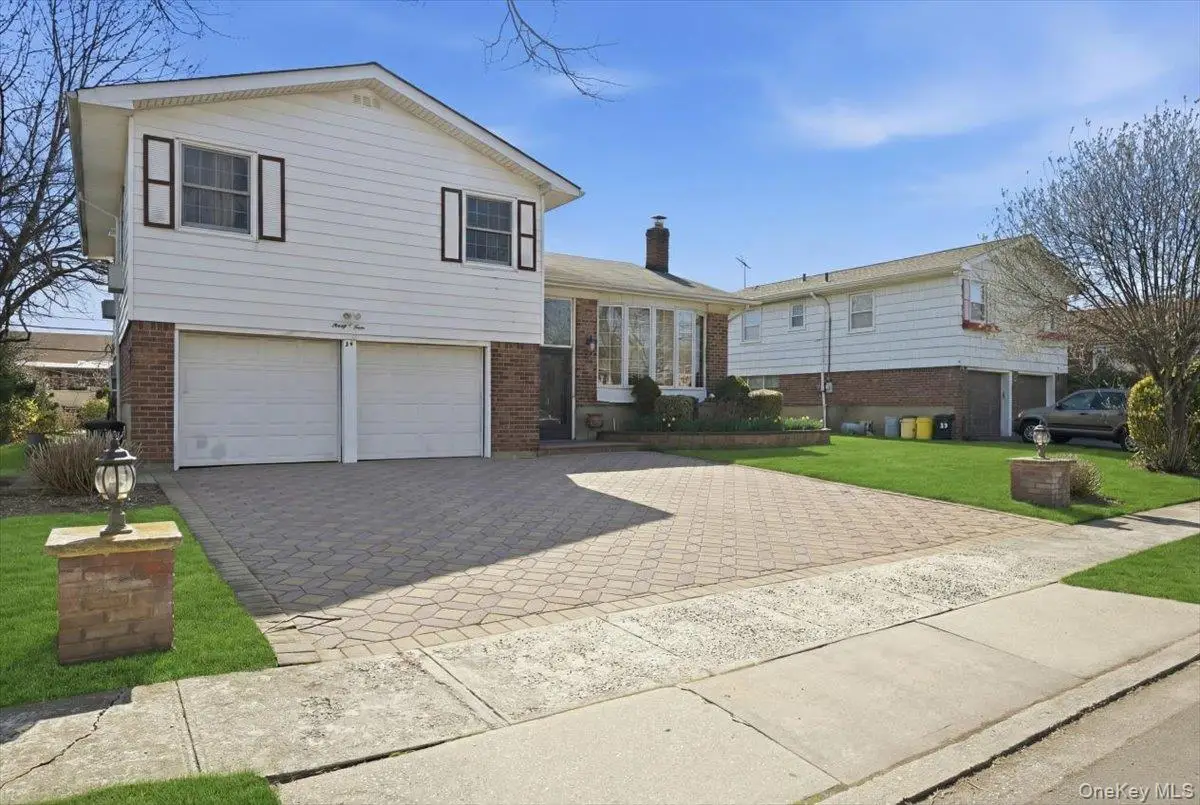 34 Bonnie Drive, Westbury, NY 11590 - #1