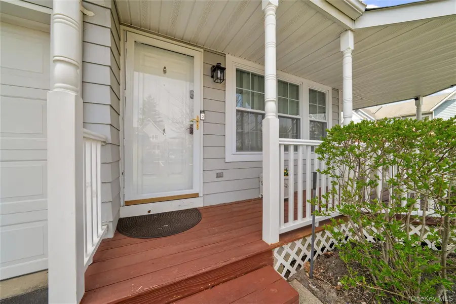 1 Clubhouse Circle, Central Islip, NY 11722 - #3