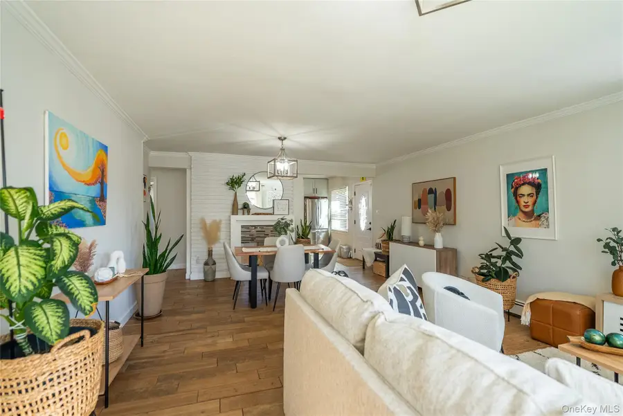 23 Bent Lane, Levittown, NY 11756 - #3