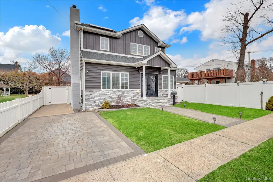 8 Vernon Street, Farmingdale, NY 11735 - #3