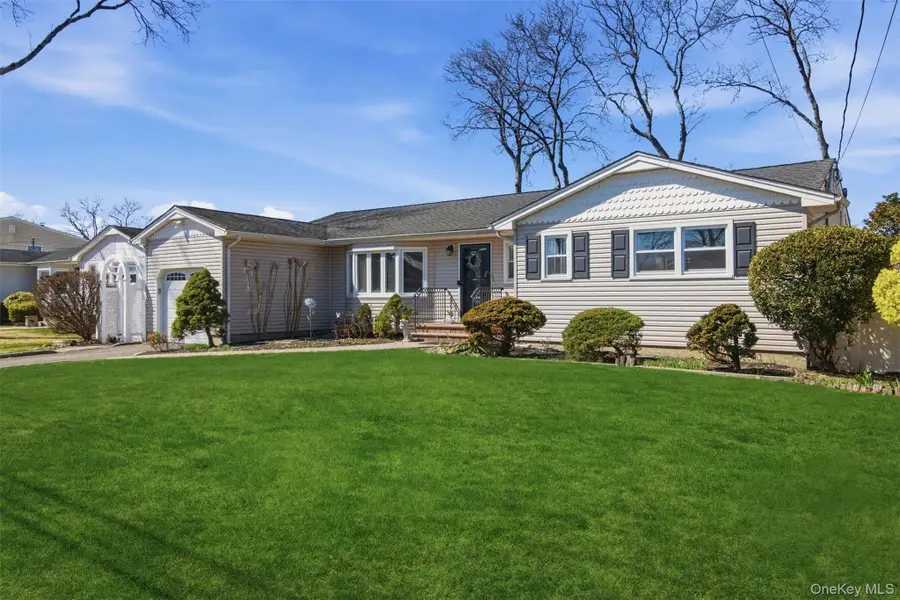 64 Avenue D, Holbrook, NY 11741 - #2