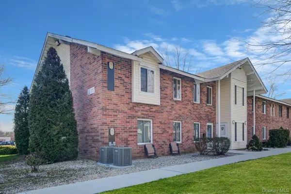 22 Kiowa Court #22, Coram, NY 11727