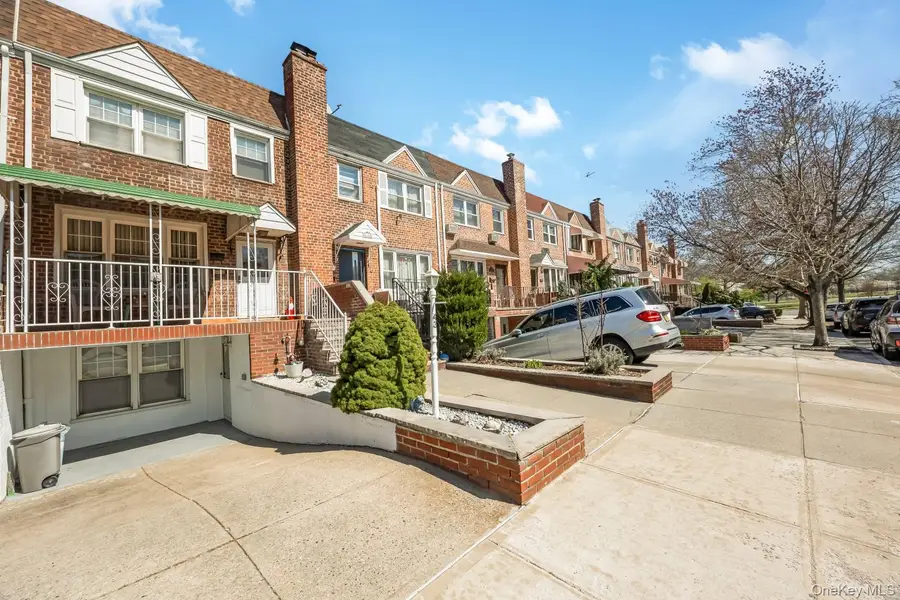 61-43 75th Place, Middle Village, NY 11379 - #3