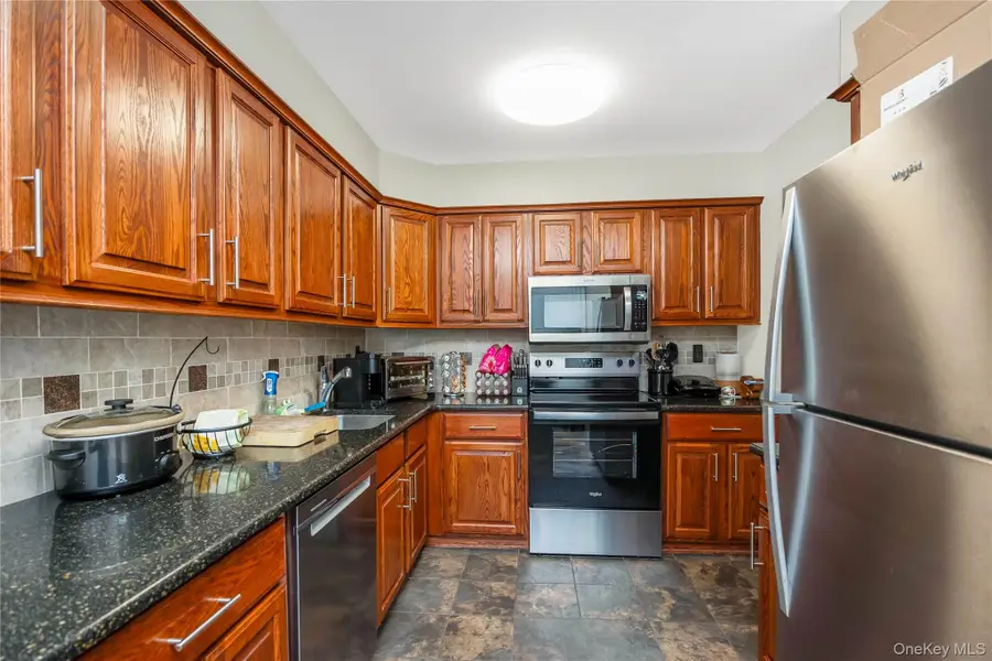 82 Cottonwood Ct. #82, Wantagh, NY 11793 - #3