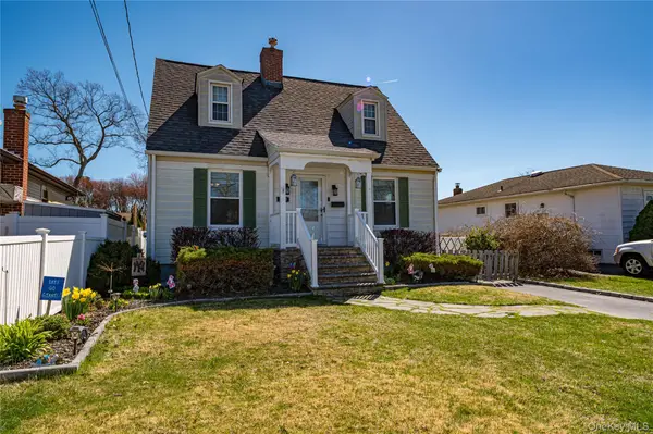 630 Oak Neck Road, West Islip, NY 11795