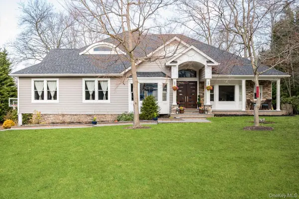 7 Riga Lane, Melville, NY 11747