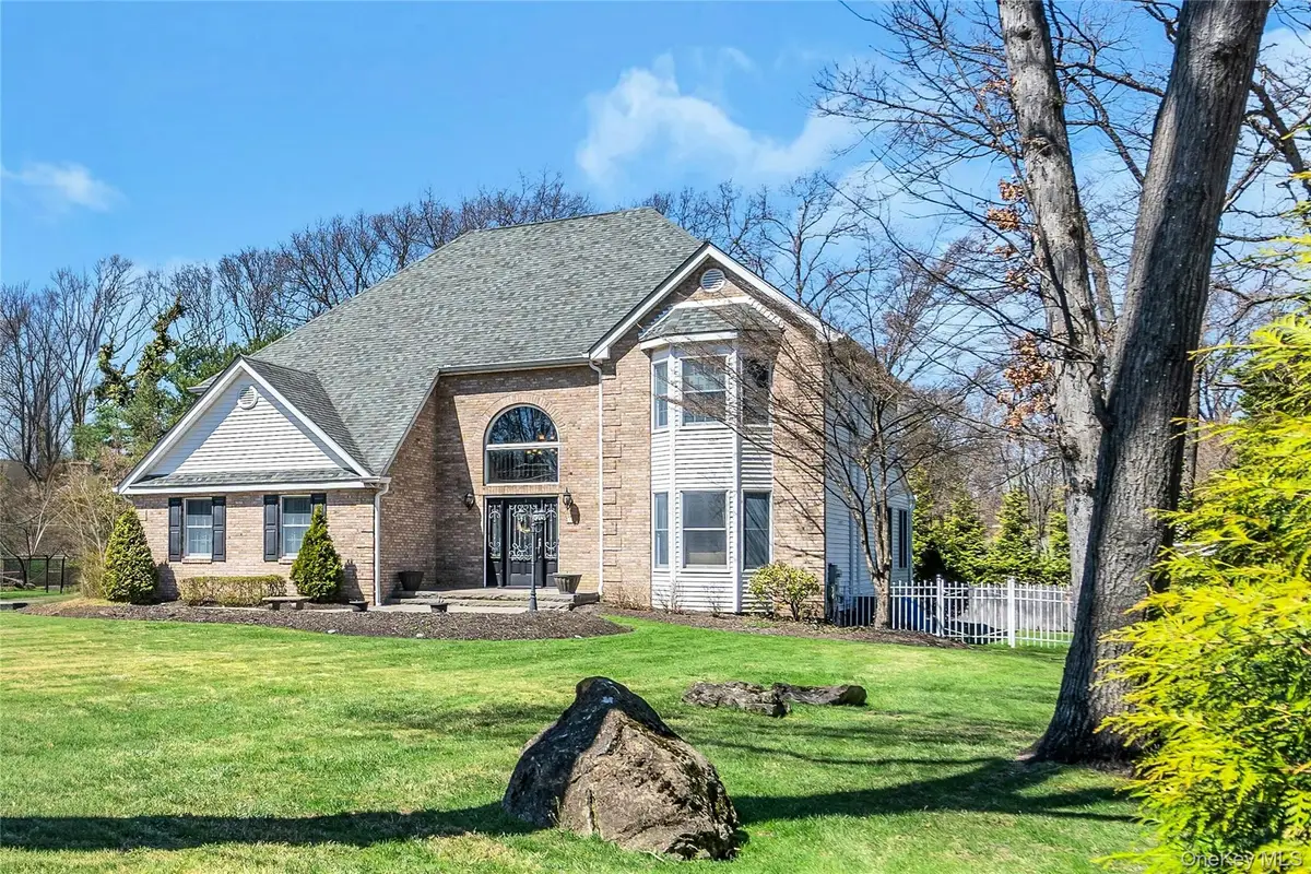 1 Kings Court, Hauppauge, NY 11788 - #1
