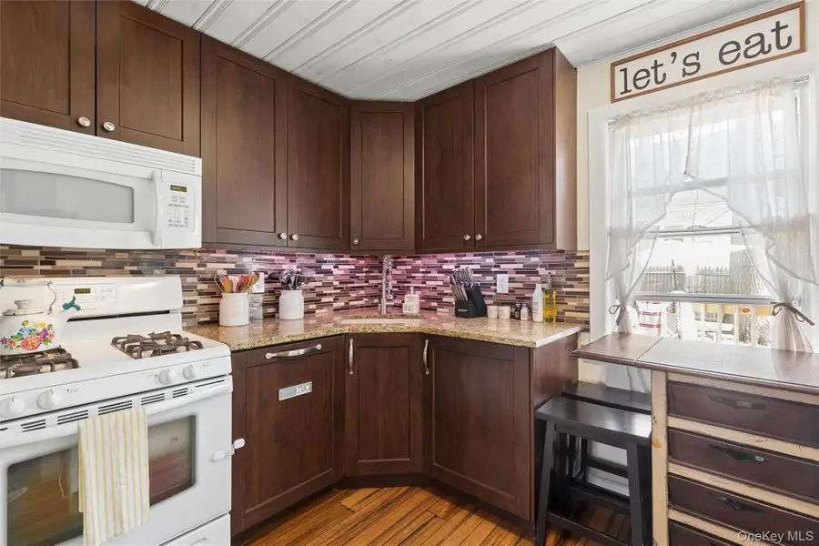 7 Upton Drive, Sound Beach, NY 11789 - #2