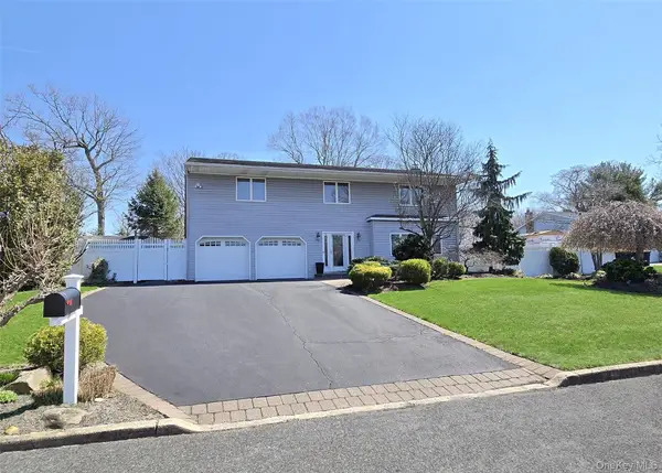 17 Ethan Lane, Ronkonkoma, NY 11779