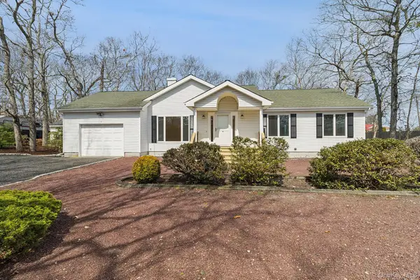 4 Carols Way, Hampton Bays, NY 11946