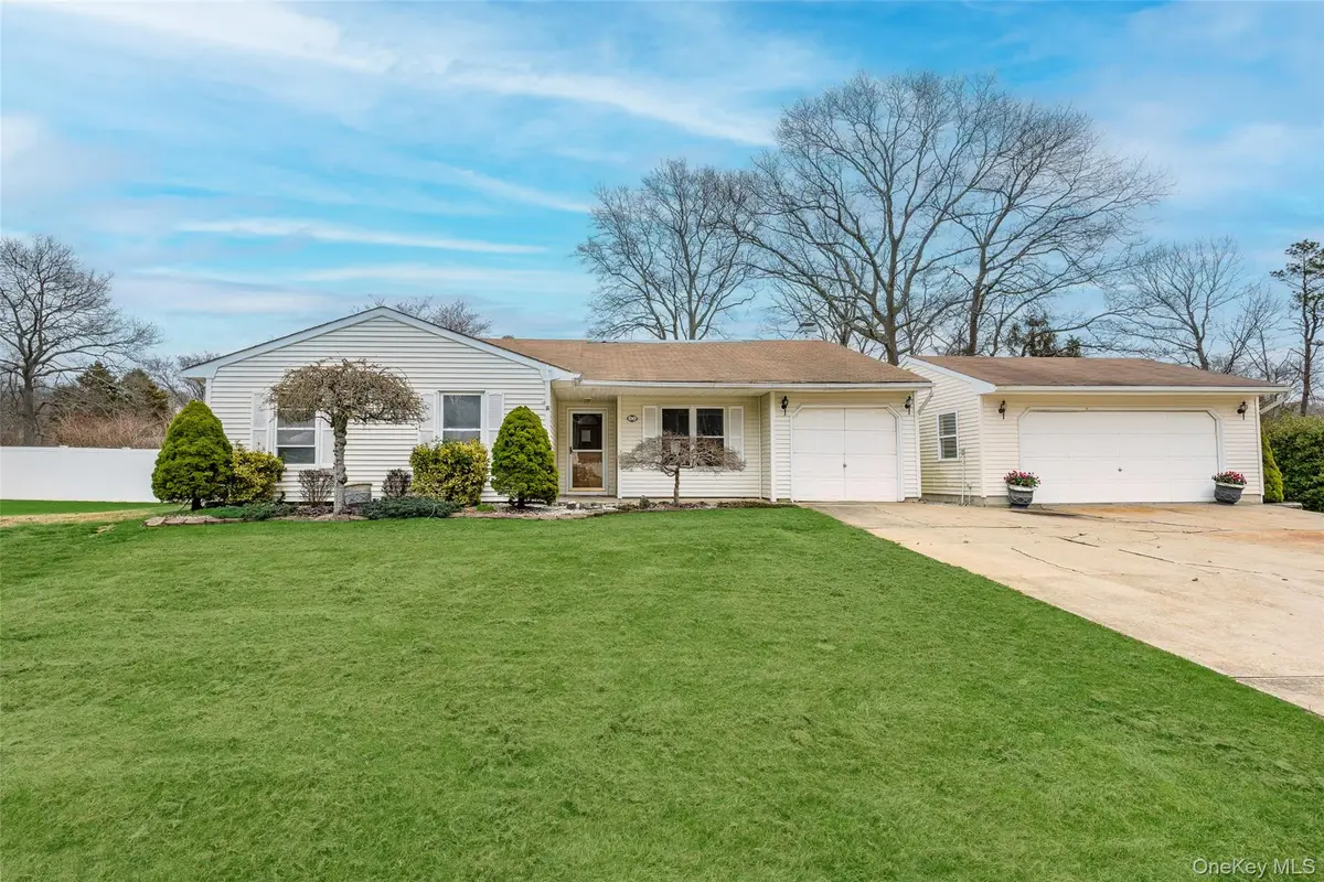 35 Timber Trail Lane, Medford, NY 11763 - #1