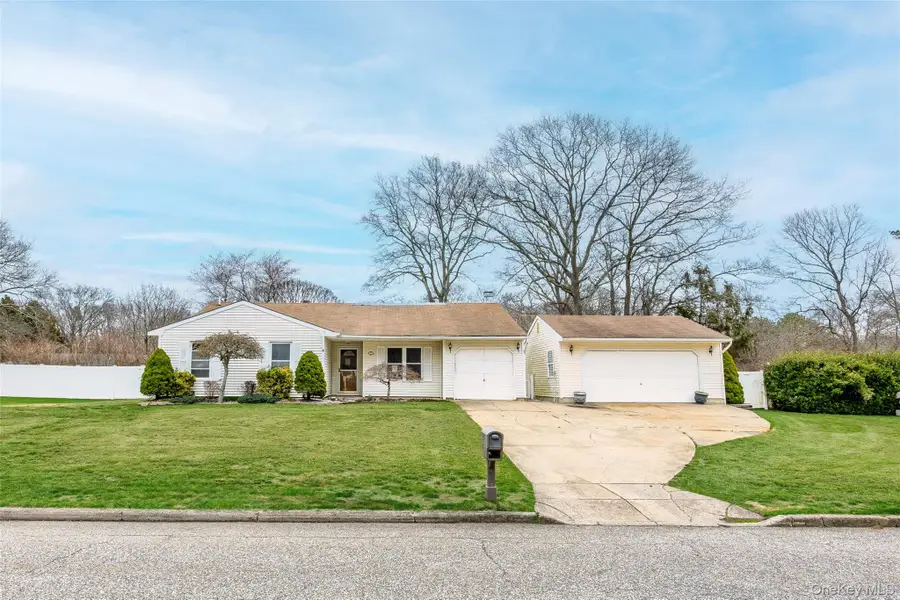 35 Timber Trail Lane, Medford, NY 11763 - #2