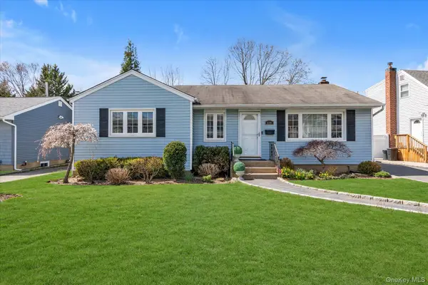 689 Pleasant Avenue, Westbury, NY 11590