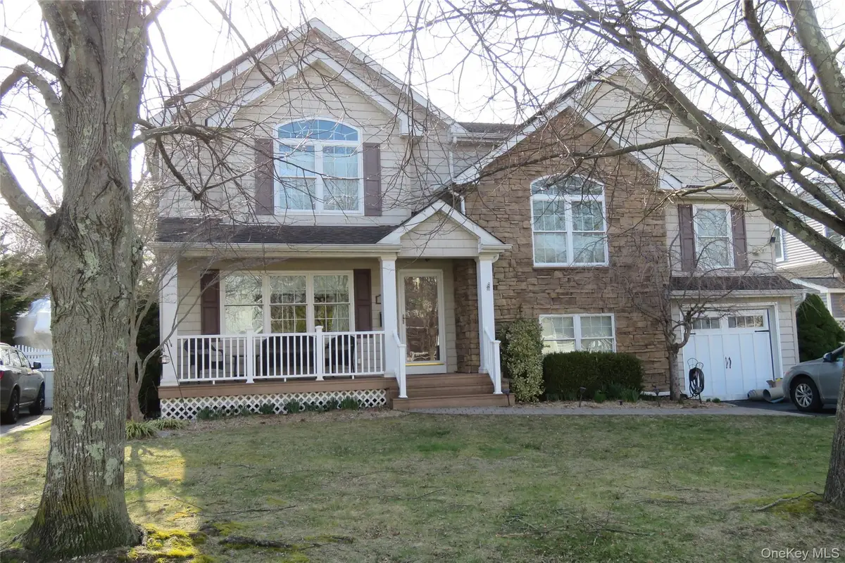 182 Siegel Boulevard, Babylon, NY 11702 - #1