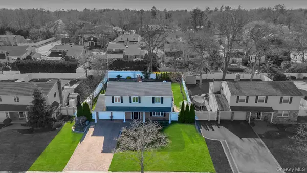 18 Lloyd Lane, Nesconset, NY 11767