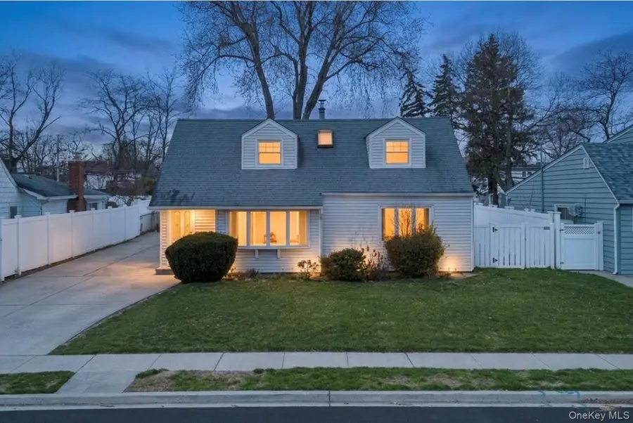 758 Wyngate Drive E, Valley Stream, NY 11580 - #2