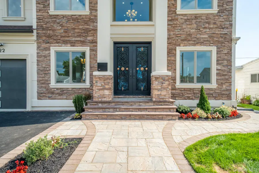 22 Sleepy Lane, Hicksville, NY 11801 - #2