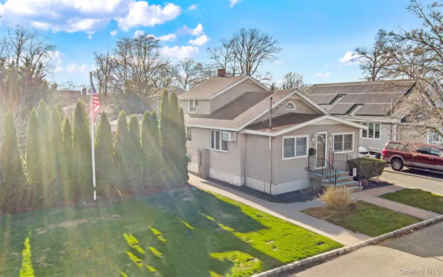 253 S 7th Street, Lindenhurst, NY 11757 - #2