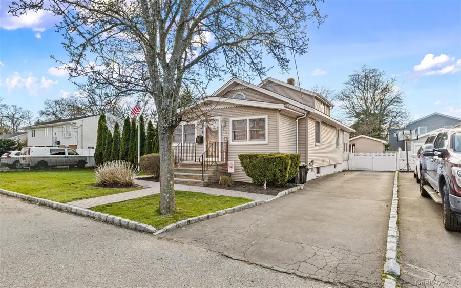 253 S 7th Street, Lindenhurst, NY 11757 - #3