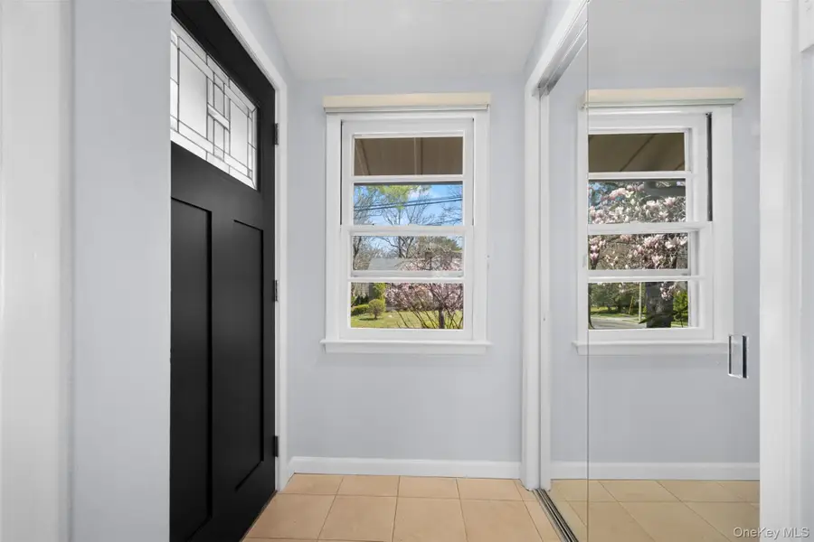 20 Brampton Lane, Great Neck, NY 11023 - #2