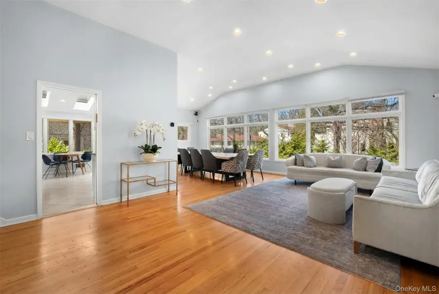 20 Brampton Lane, Great Neck, NY 11023 - #3