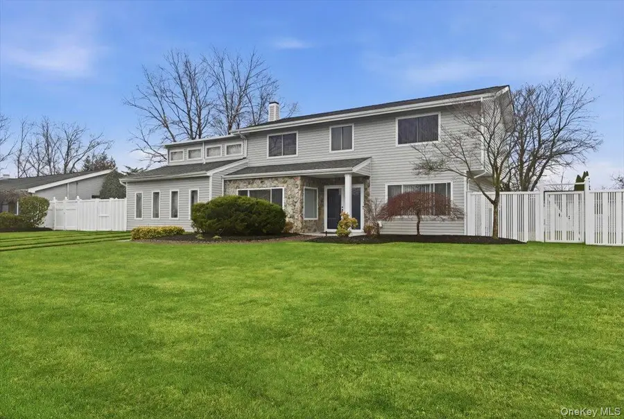 16 Seaway Drive, Copiague, NY 11726 - #3