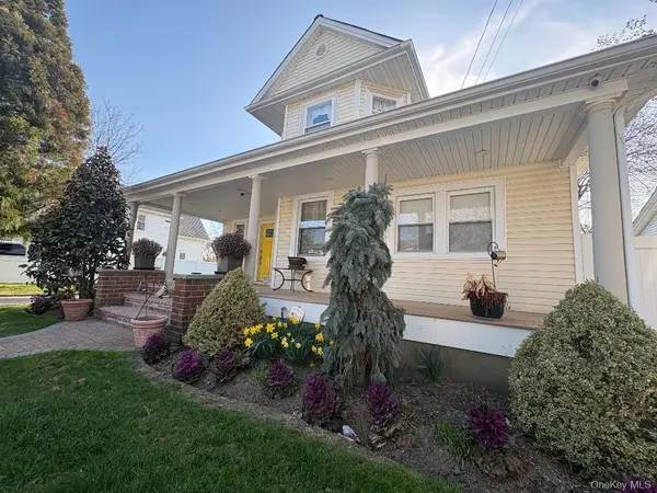 25 Rutland Road, Freeport, NY 11520